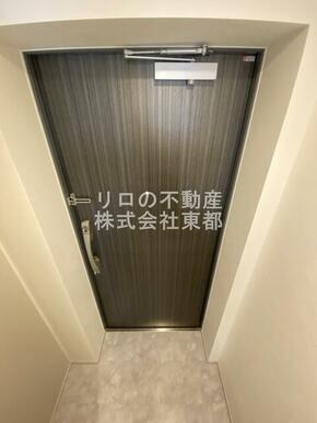 すっきりシンプルな玄関スペースです！