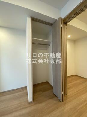 奥行のある収納付です！増えがちな荷物をもスッキリ収納できます☆