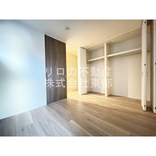 落ち着いた雰囲気で寝室向きのお部屋です♪