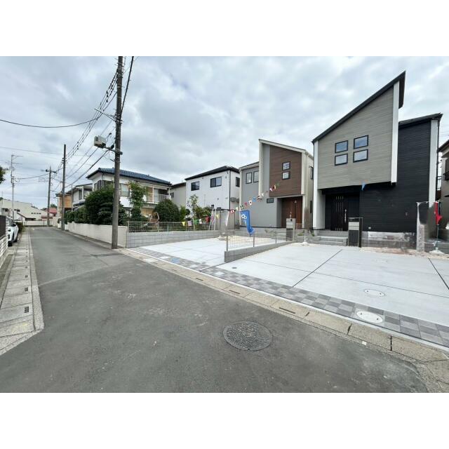 前面道路含む外観
