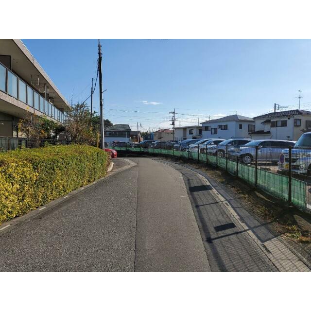 整備された舗装道路で、出入りもスムーズ