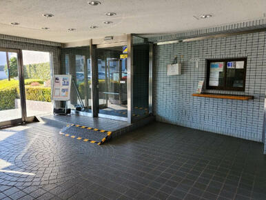 落ち着きに満ちたタイル貼りの空間