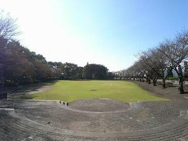 大松山運動公園　2253ｍ/徒歩29分、車6分