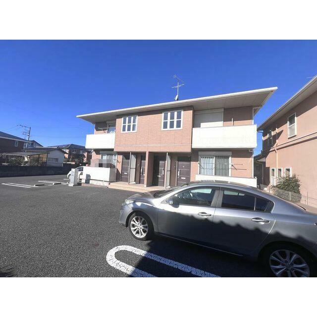 建物前が駐車場のため陽当たりが良い物件です。