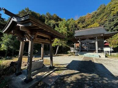 八幡神社　境内