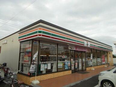 セブンイレブン　本市場店まで300m