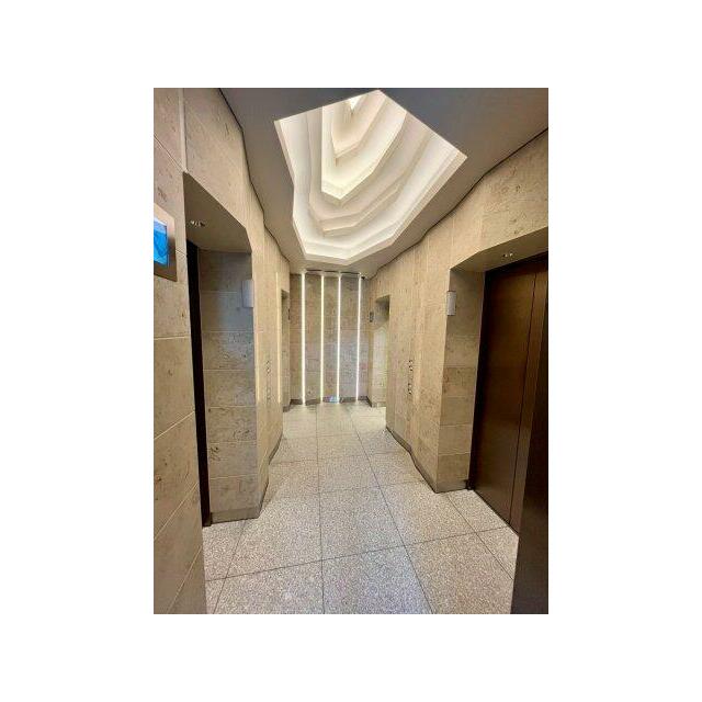 居住者向けエレベーターは低層用・高層用の２バンクに分かれております。