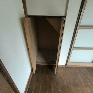あると便利な階段下収納