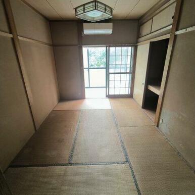 DK横の和室はリビングとして利用できます！