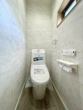 トイレは各階に1カ所ずつあります。朝の混雑する時間帯には特に役立ちます。