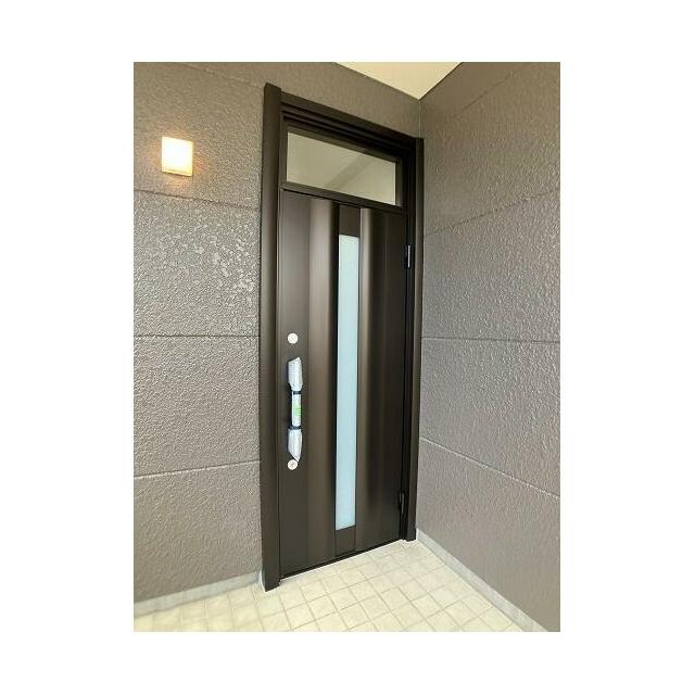 「玄関ドア」新品交換済みです