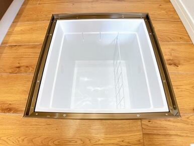 「床下収納」新品交換済みです