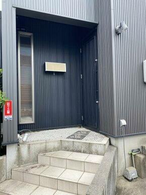 店舗として使用した場合の、お客様対応の玄関です。