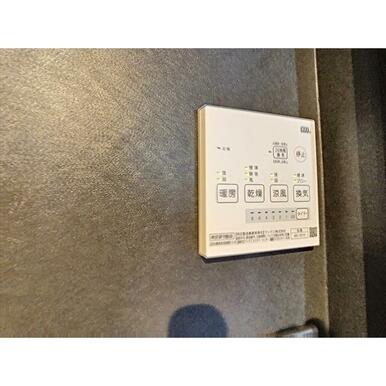 便利な浴室乾燥暖房機付きです