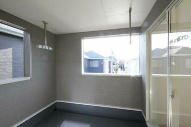 奥行きのあるバルコニー