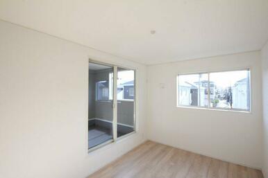 2面彩光で日当たり良好