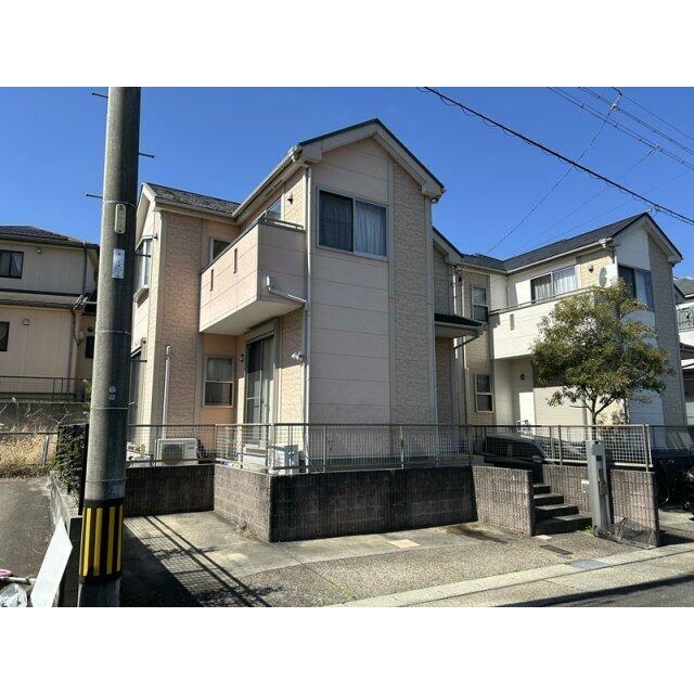 WIC・小屋裏収納付きの4LDK中古住宅です