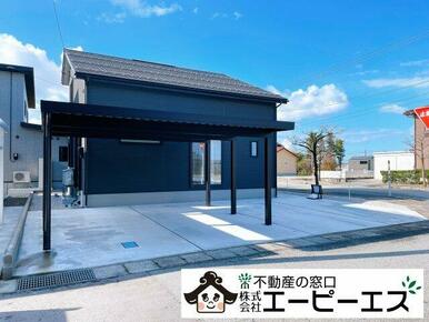 2台分のカーポートあるので、雨や雪の日も助かります。