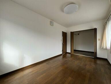 ２階洋室、エアコン付き