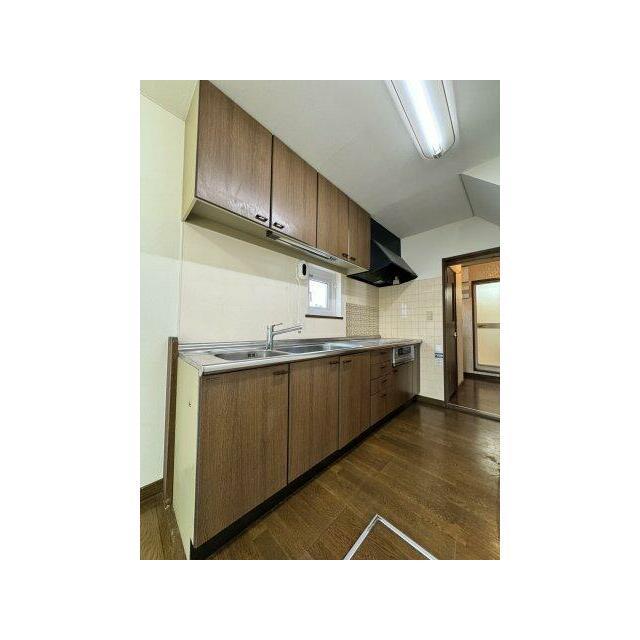 吊戸棚もあり、背面にカップボードも置けます。