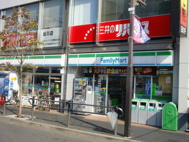 ファミリーマート仙川駅前店