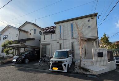 前面道路は位置指定道路です。持分4分の1あり。