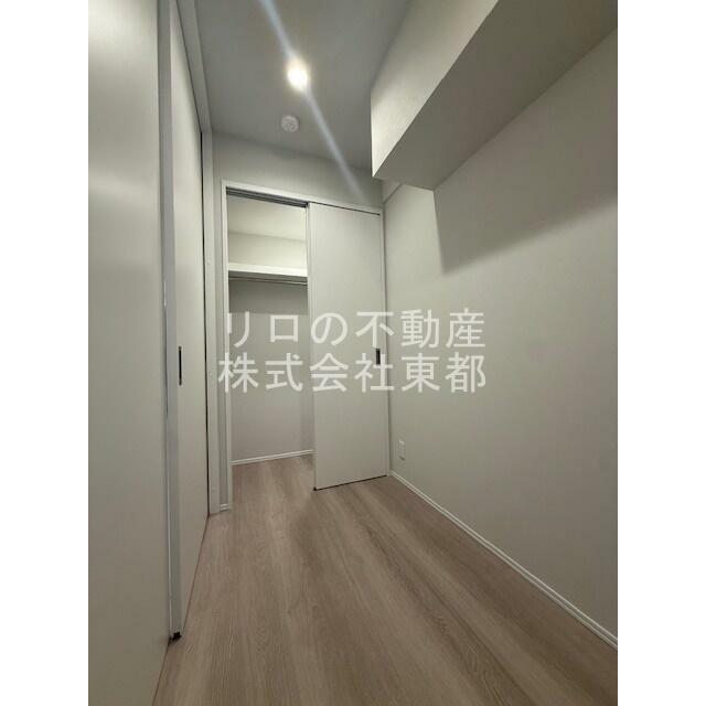 落ち着いた雰囲気で寝室向きのお部屋です♪
