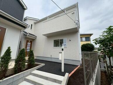 ※家具・調度品等はCG加工にて制作した配置イメージであり、本物件の価格には含まれません。