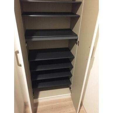 シューズボックス