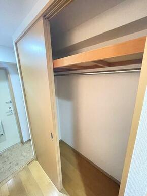 大きめの収納。廊下にあり、居室が広々です