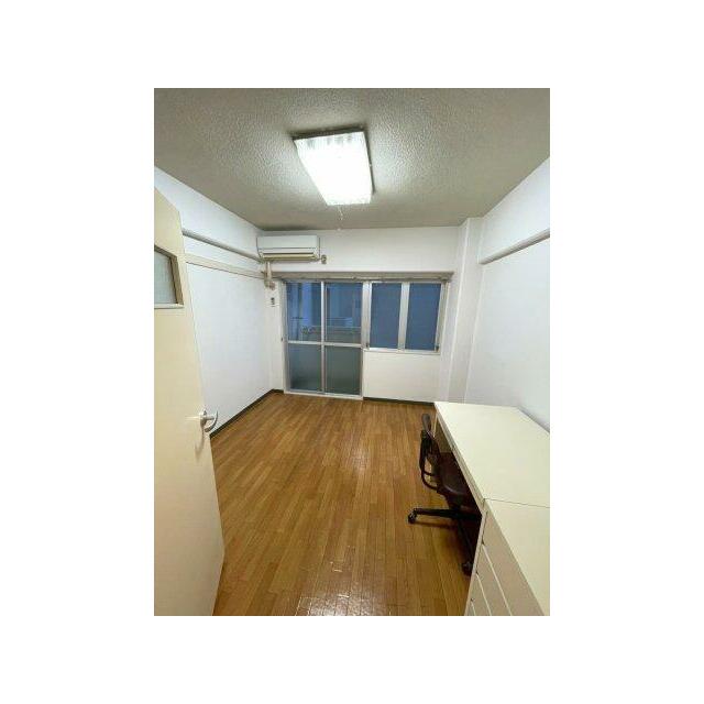 南向きの居室　※家具は残置物です