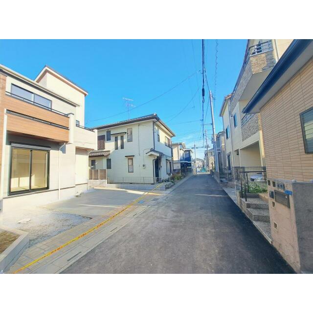 前面道路は車通りが多くないので、お車の出し入れもラクラクです♪