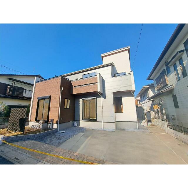 駐車スペースも十分に確保しており、リビングの窓から大きな荷物をそのまま入れることも出来ます！