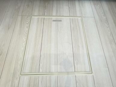 お漬物を漬けたり鍋などの季節物もしまっておける便利な床下収納！