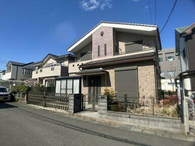 前面道路は約６ｍでお車の出し入れも楽々♪