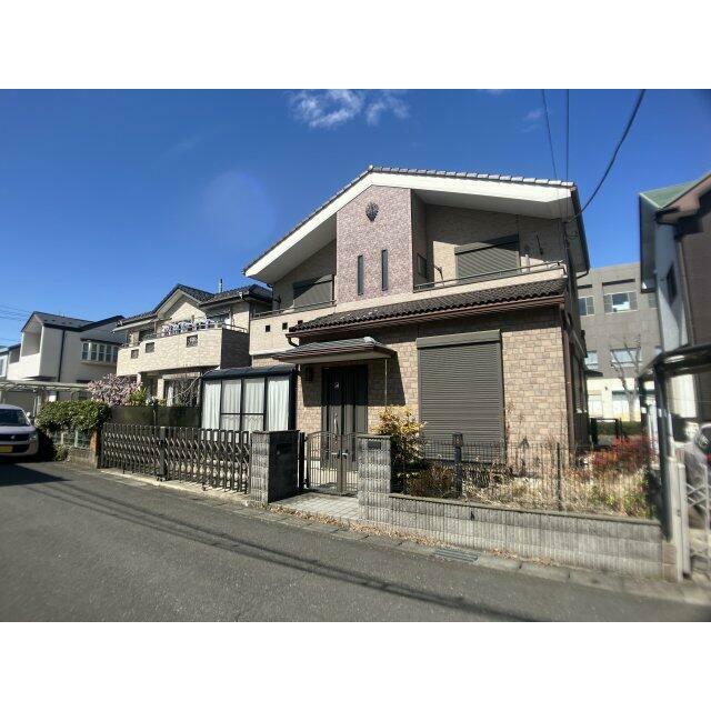 前面道路は約６ｍでお車の出し入れも楽々♪