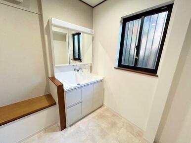 広々とした洗面所スペース