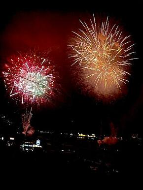 ベランダから見える按針祭の花火