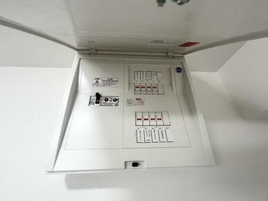 「洗面脱衣所」分電盤は新品交換済みです。