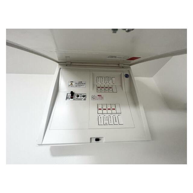 「洗面脱衣所」分電盤は新品交換済みです。