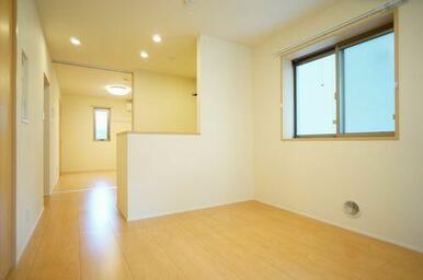 キッチンにはダウンライトがあり、スタイリッシュなＬＤＫです♪