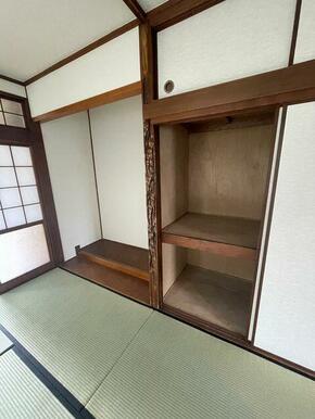 布団や季節物の収納に便利な大容量の押し入れ。床の間にはお花や掛け軸を飾り、彩りある暮らしを楽しめます。