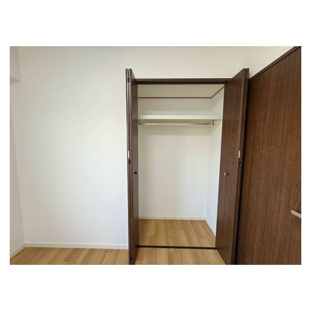 クローゼット　(洋室約4帖)