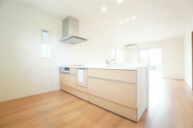 IHクッキングヒーターや食洗機など設備充実！※類似物件の参考画像です。