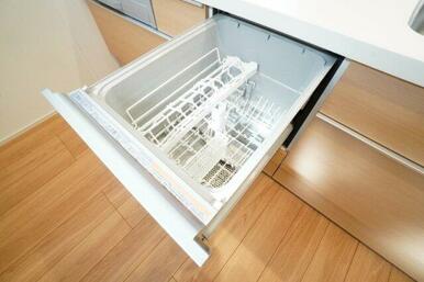 キッチンにはビルトイン食器洗浄乾燥機がついています。面倒な食器洗いもお任せ♪※類似物件の参考画像です
