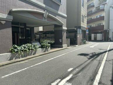 公園徒歩1分、交通・生活に大変便利な立地です！