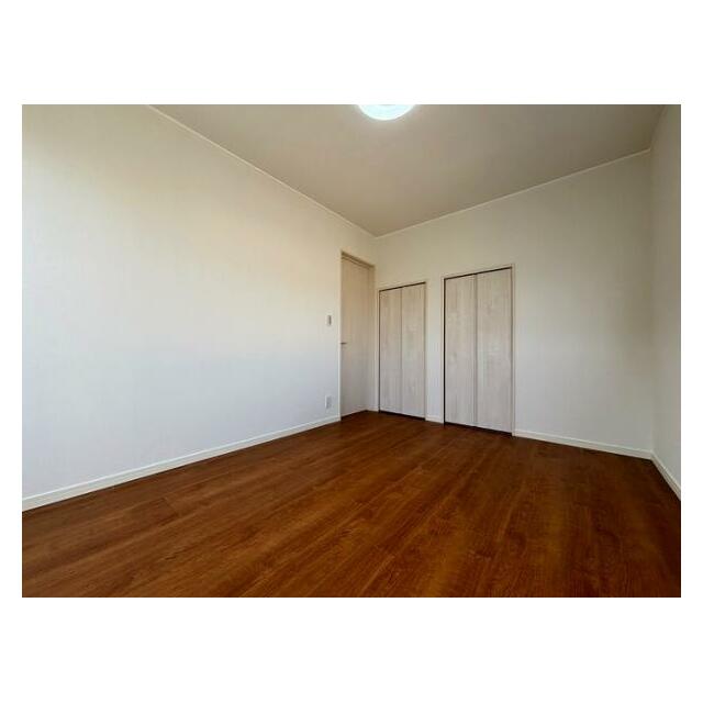 東側洋室　別アングル