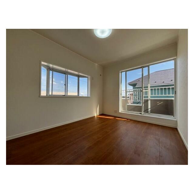 東側洋室　約6帖