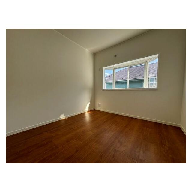 中央洋室　約4.5帖