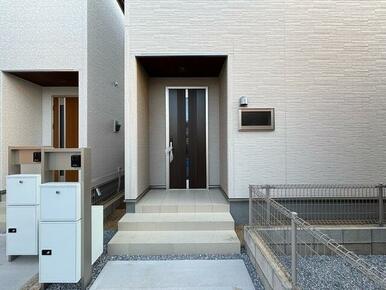 住まいの「第一印象」となる玄関（2号棟）